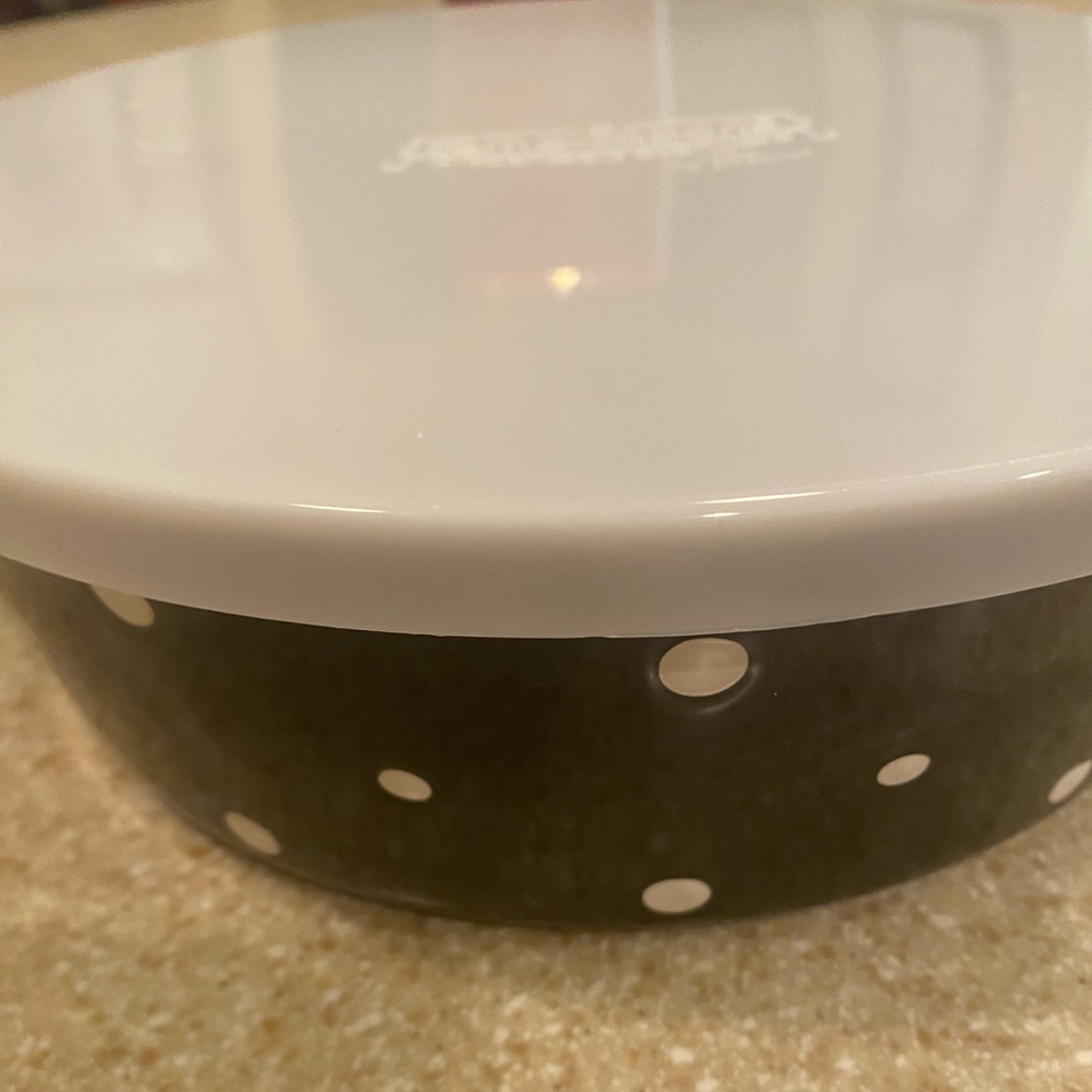 Temptations Presentable Ovenware 2.5 Quart Black and White Polka Dot With Lid
